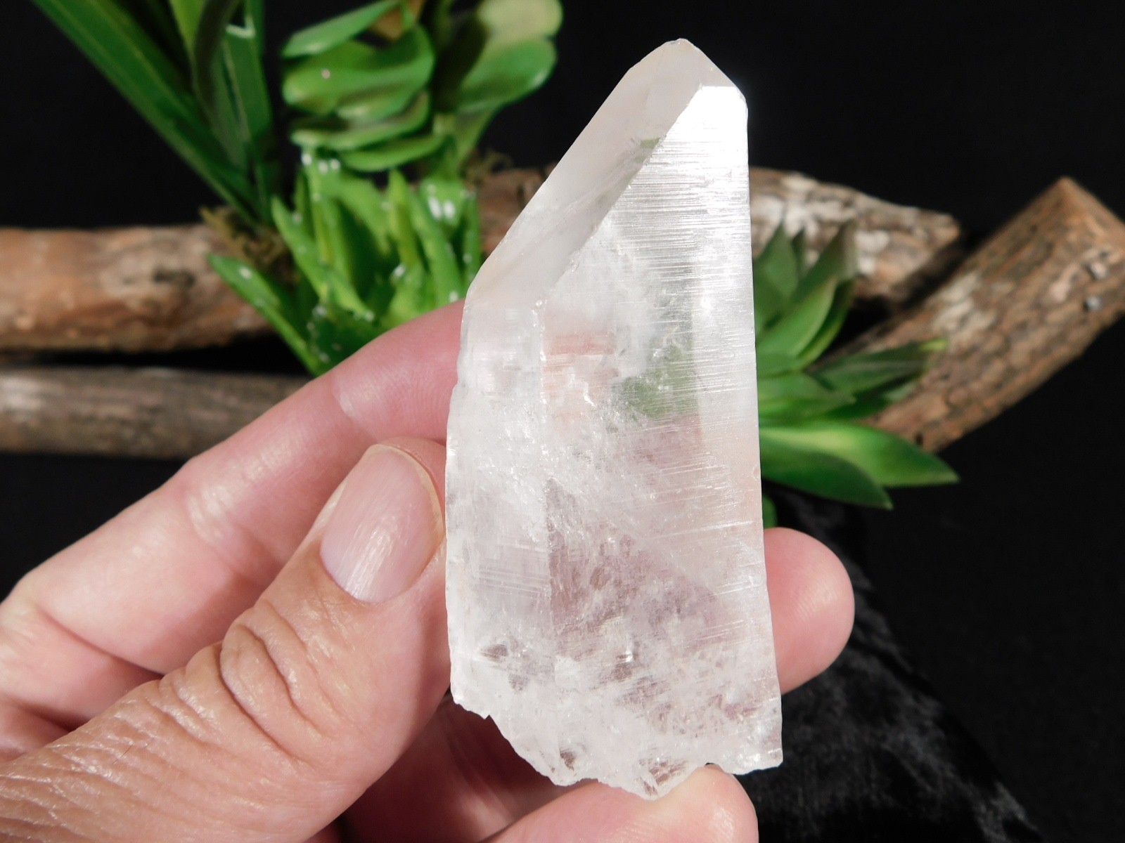 Translucent QUARTZ Crystal 100% Natural Brazil 98.9gr