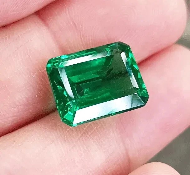 Flawless Natural 10.1 Ct+ Green Emerald Certified Emerald Cut Loose Gemstone