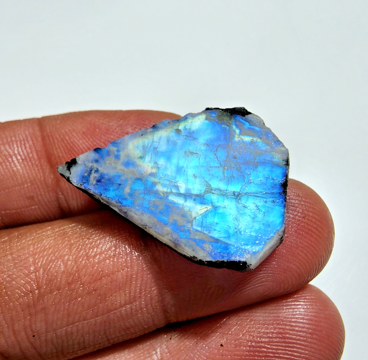 Amazing AAA+ White Rainbow Moonstone Rough 39 Crt Loose Gemstone Jewelry Making