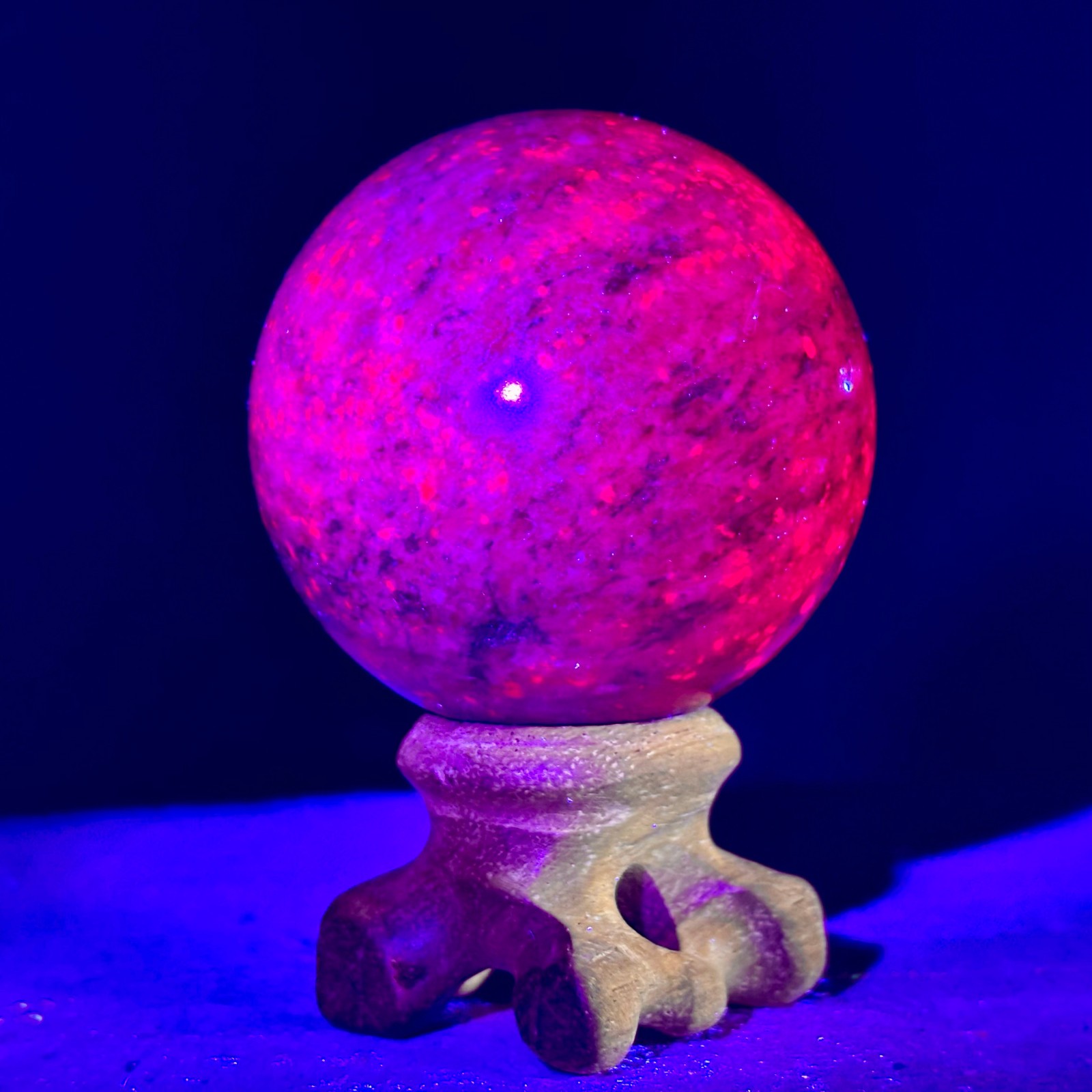 205G Natural Blue Sapphire And Ruby Sphere Fluorescent Glow Under UV Light