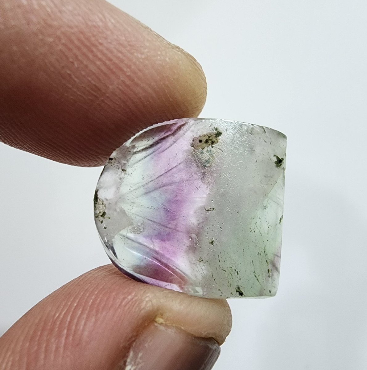 Top Quality Fine Designing Carving Rainbow Fluorite Fancy 18 Crt Loose Gemstone