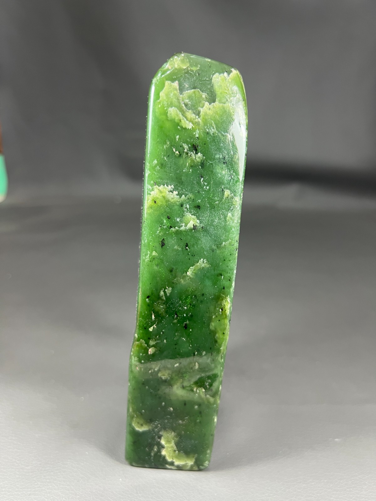 1342g Nephrite Jade Freeform – 19x4x6.5 cm, Translucent Stone, Natural Polished