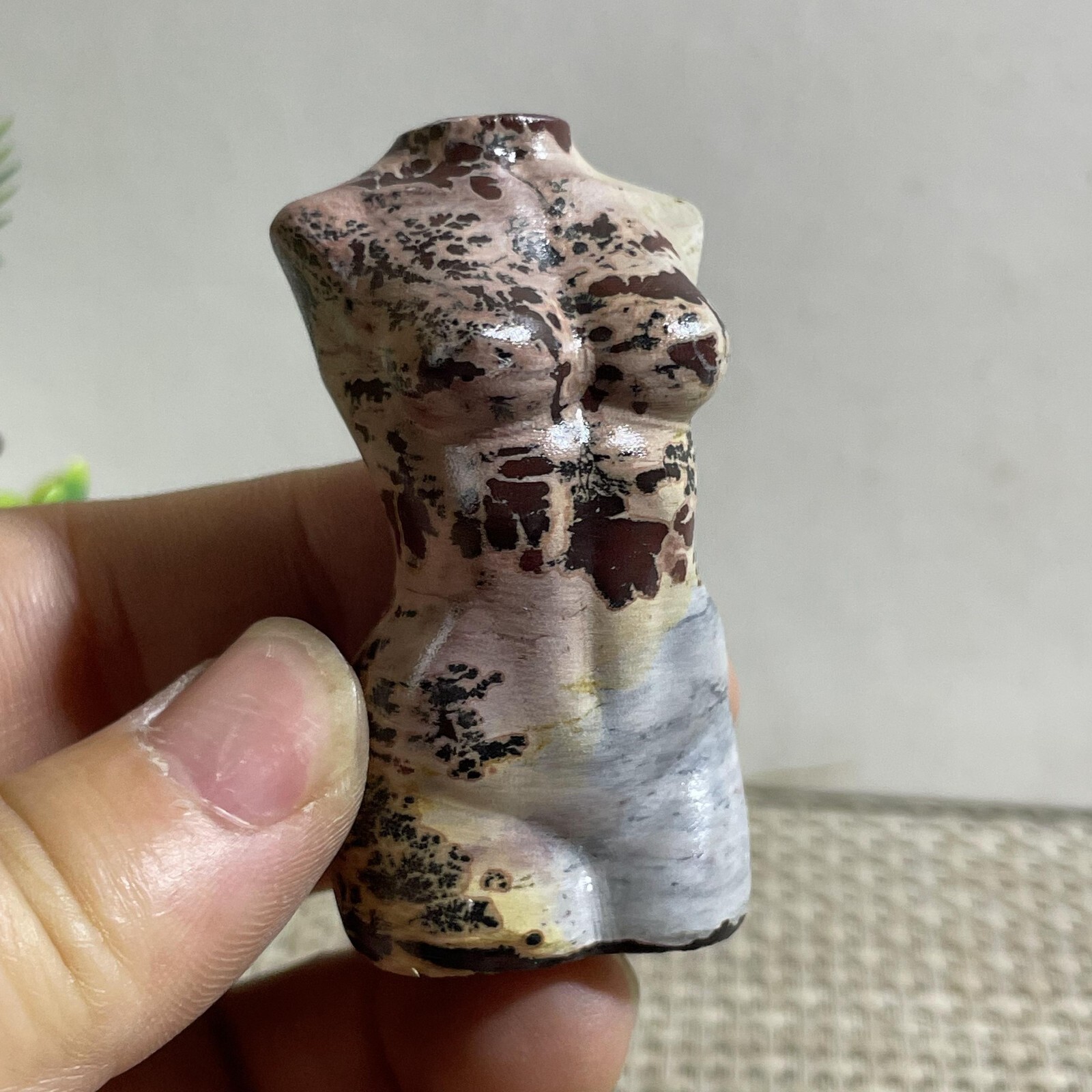Rare 54G Natural Traditional Chinese PaintingHand Carving Female Model