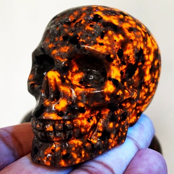 2″ Yooperlite Hand Carved Yooperlite skull UV Glowing Stone Yooperlite Figurine