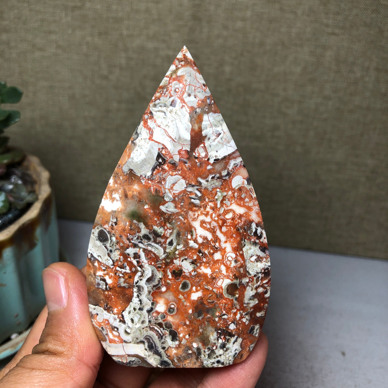 Natural l Indonesian Bloodstone agate point leaf Crystal specimens 105g A4924