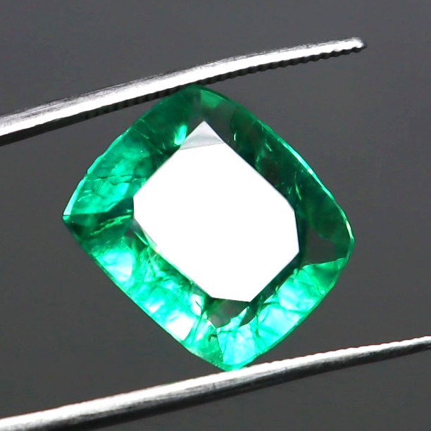 Natural Green Emerald 9.90 Ct Cushion Cut Certified Colombian Loose Gemstone