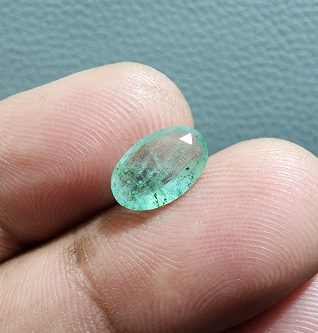 100% Natural Top Green Colombian Emerald Faceted 2 Crt Oval Shape Loose Gemstone