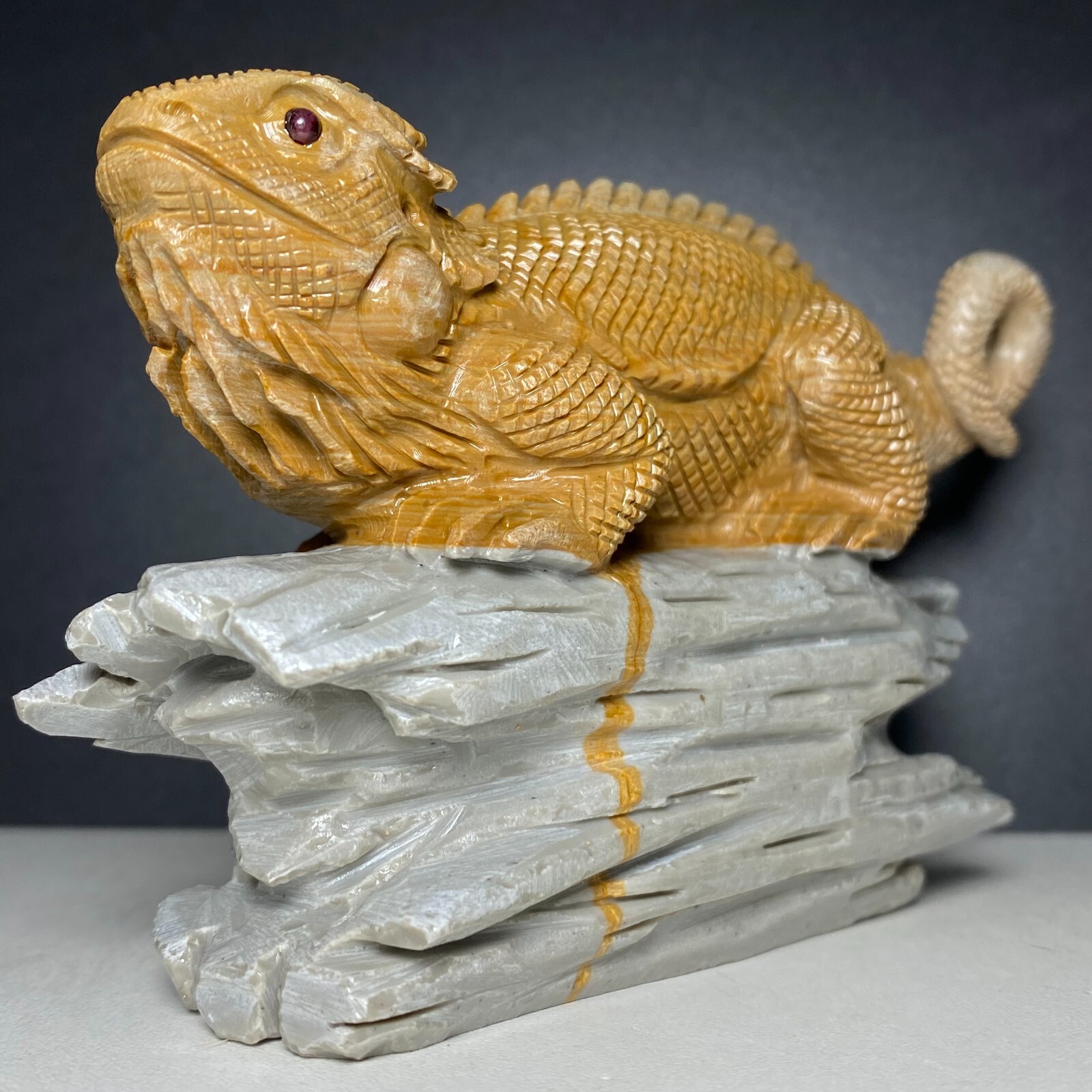 Natural Crystal Cluster Quartz Mineral Specimen Songhua Stone Handcarved Lizard