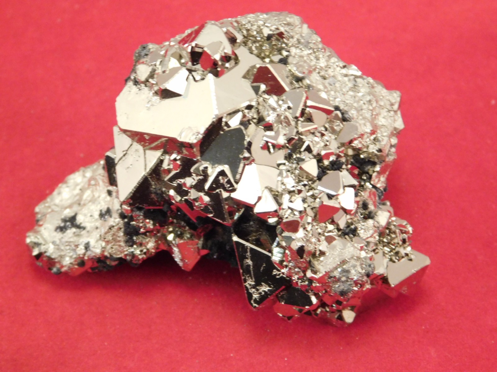 PYRAMID Shaped Crystals Tetrahedron PYRITE Crystal Cluster Sphalerite Peru 162gr
