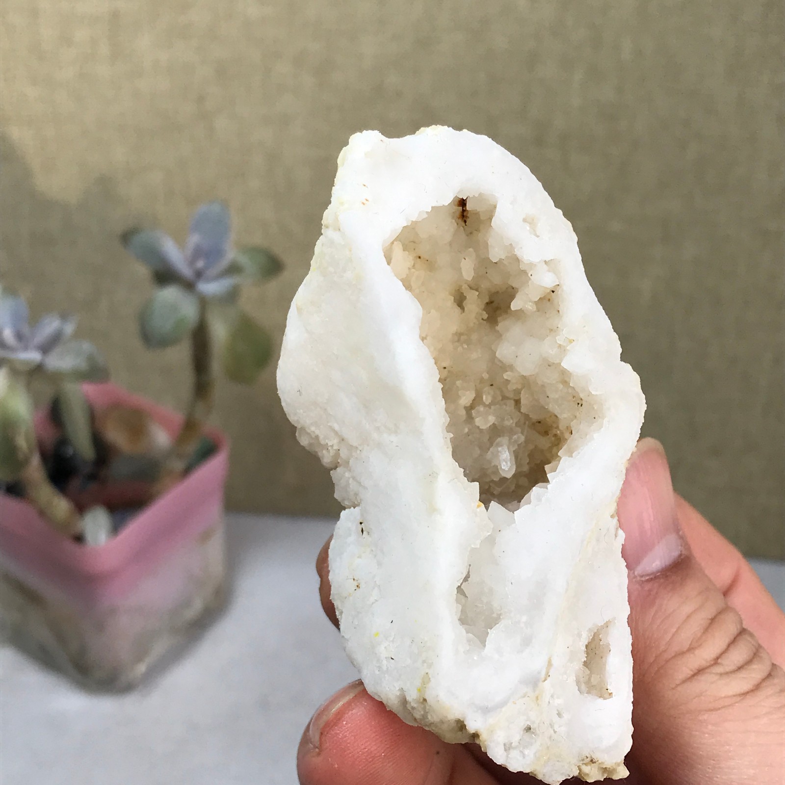 76g Natural white Agate Cave rough original Crystal specimens 75-35-30mm A2394