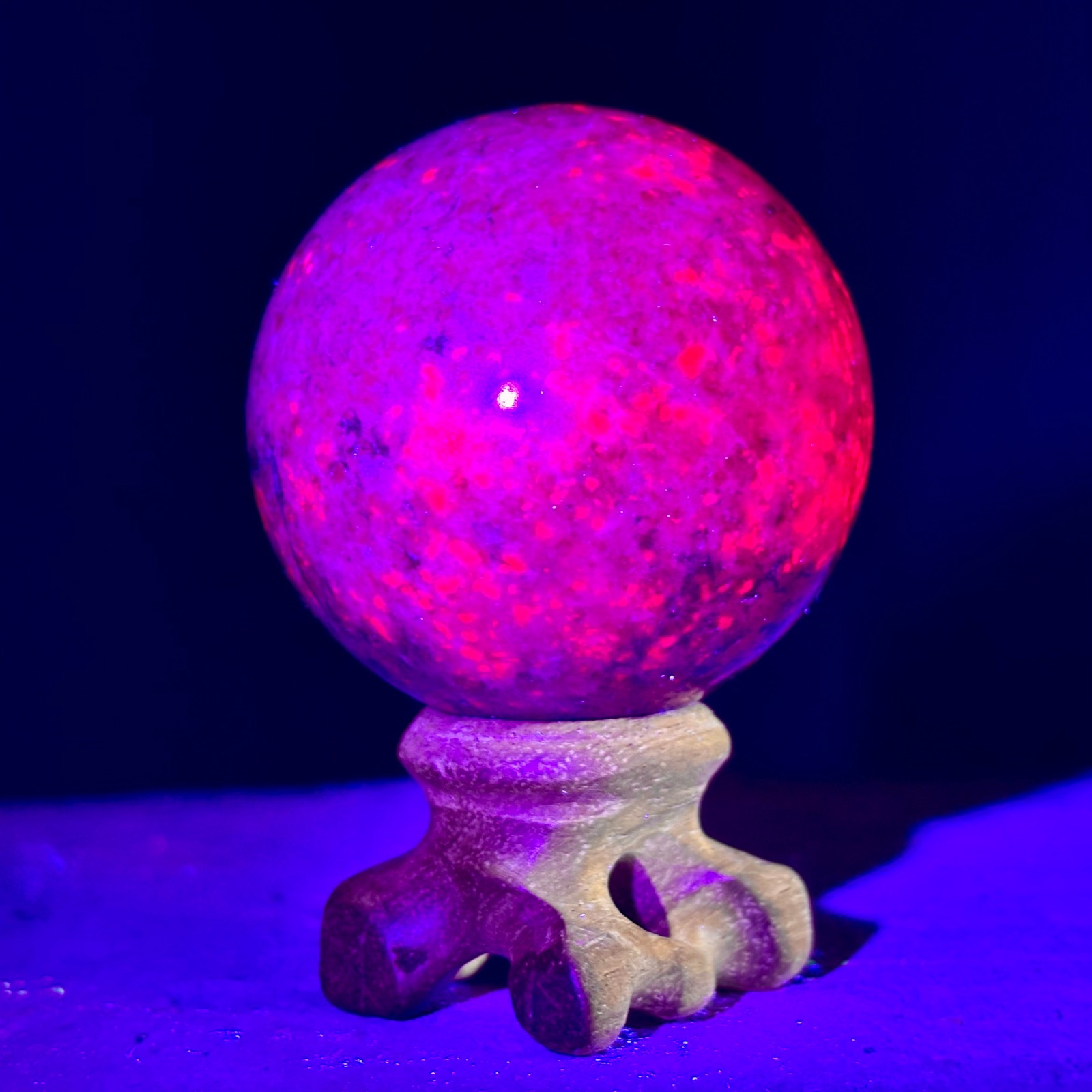205G Natural Blue Sapphire And Ruby Sphere Fluorescent Glow Under UV Light
