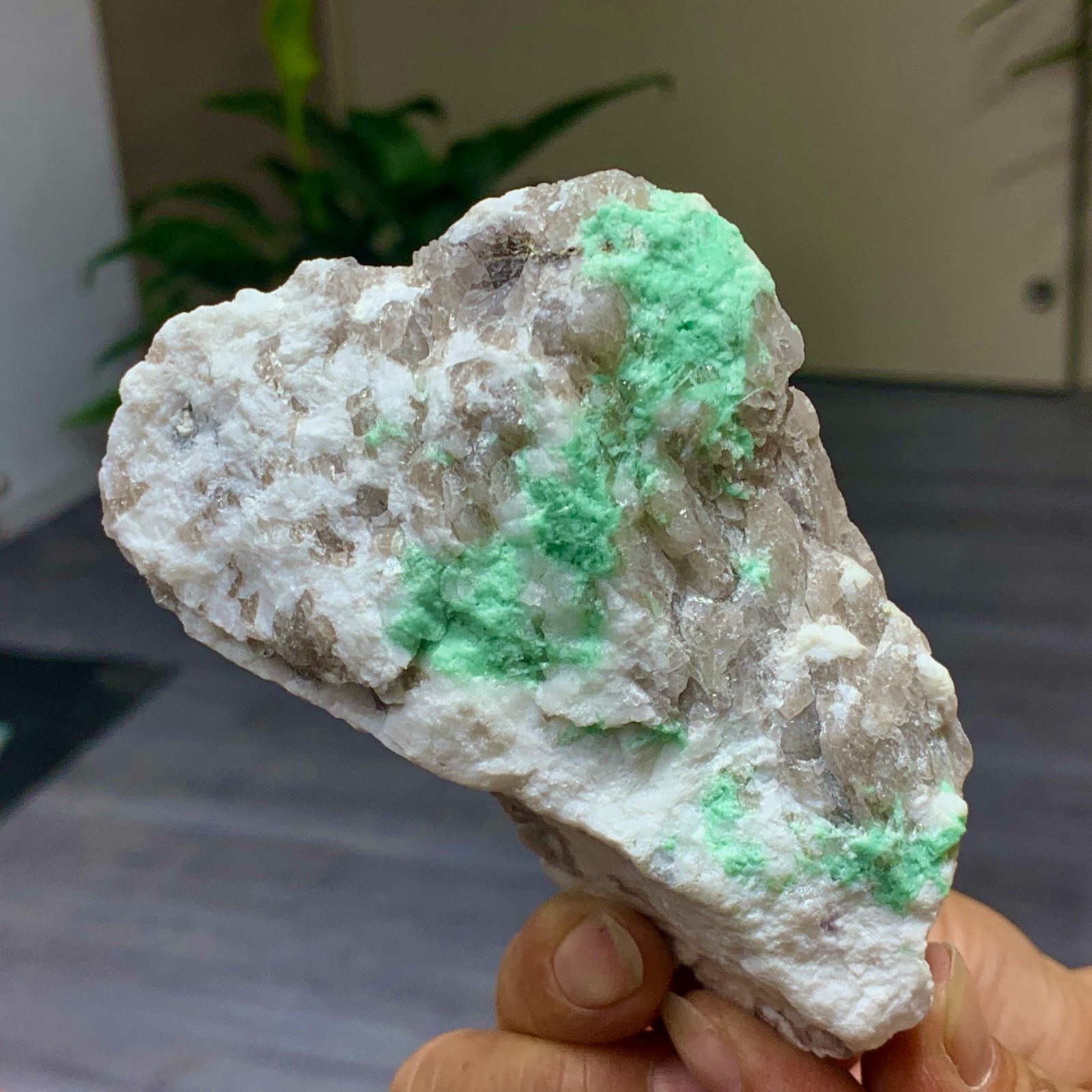 234G Natural Rare Emerald Gemstone Crystal Mineral Specimen /China