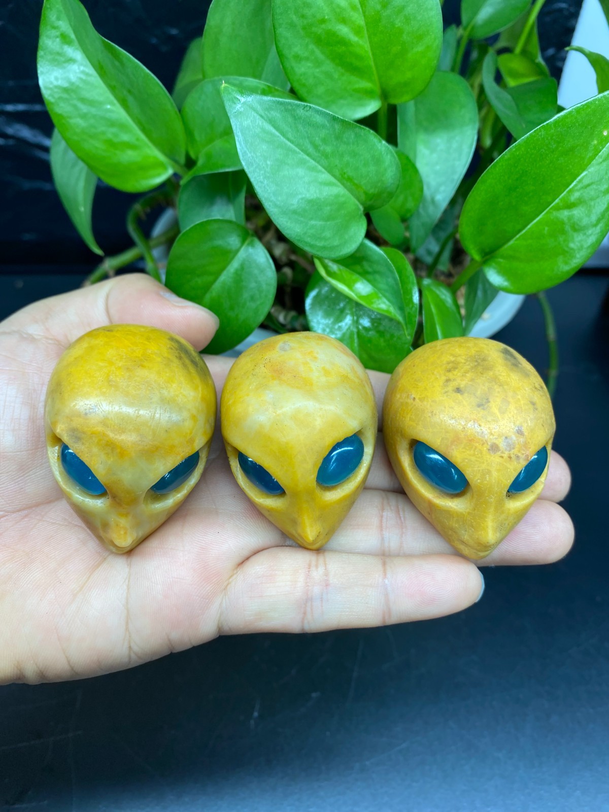 1pc Natural Yellow jade Quartz Carved Alien Skull Crystal Reiki Healing Gem Gift