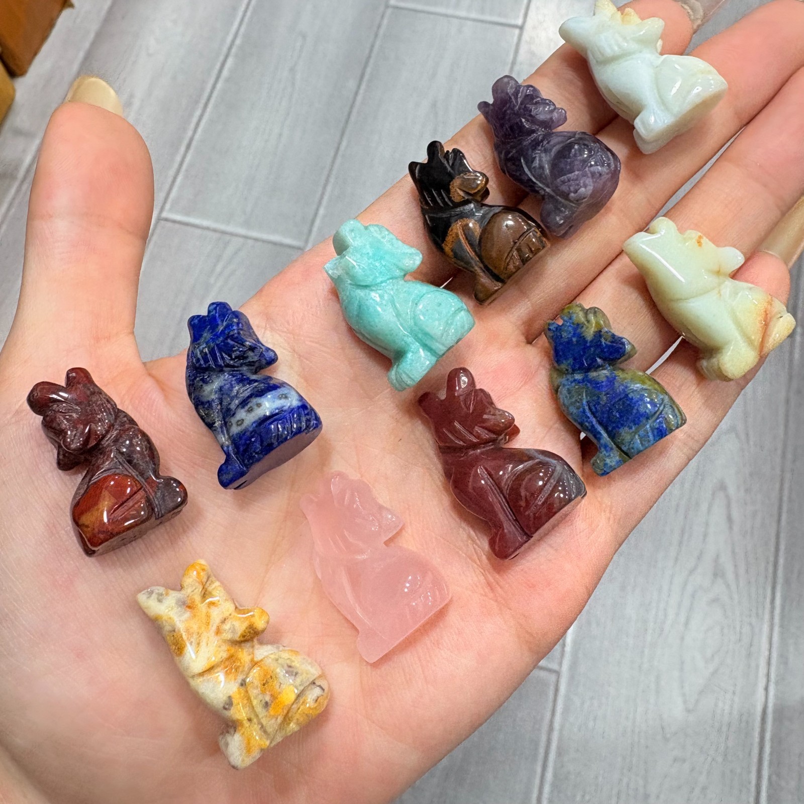 5pc Natural mix Quartz hand Carved Mini wolf crystal carving reiki