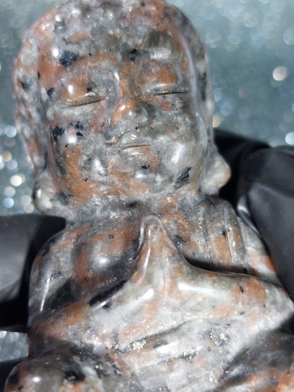 Yooperlite Buddha Carving 134.7g 8cm UV Reactive – Glows Orange Under Light