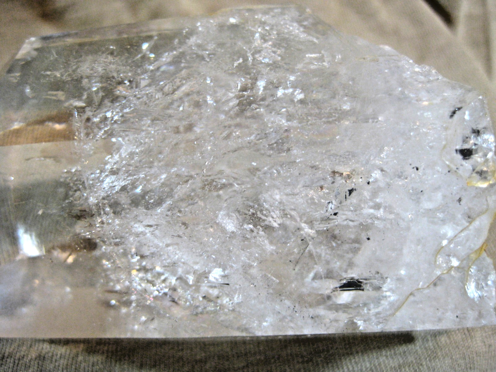 Fenster Quartz Point with Numerous Windows Clear Top 440 g 110 mm
