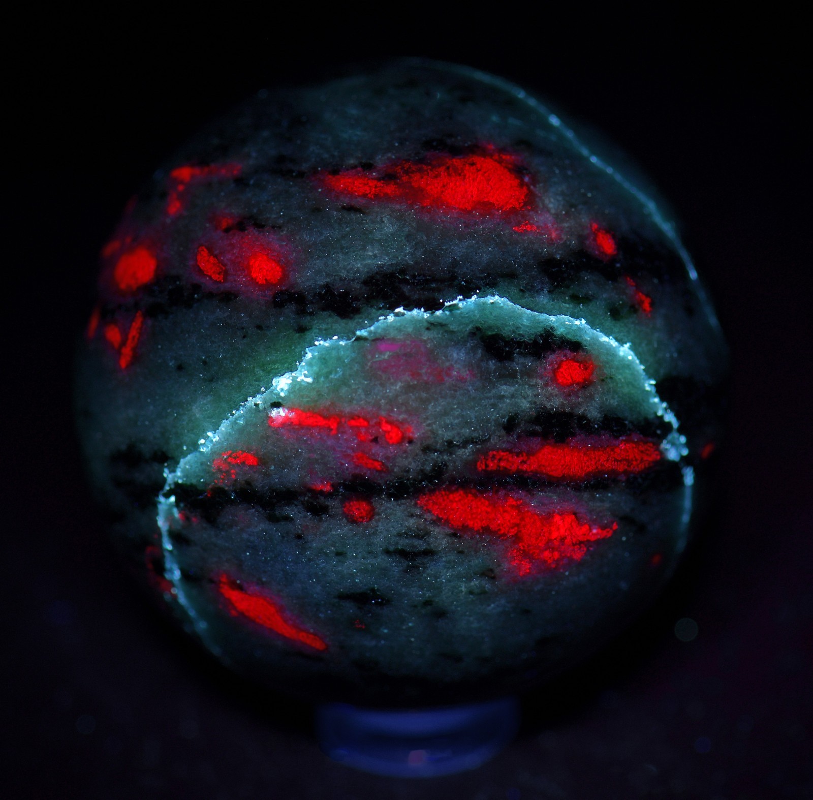 Ruby in Zoisite polished sphere, fluorescent. Tanzania. 238 grams.