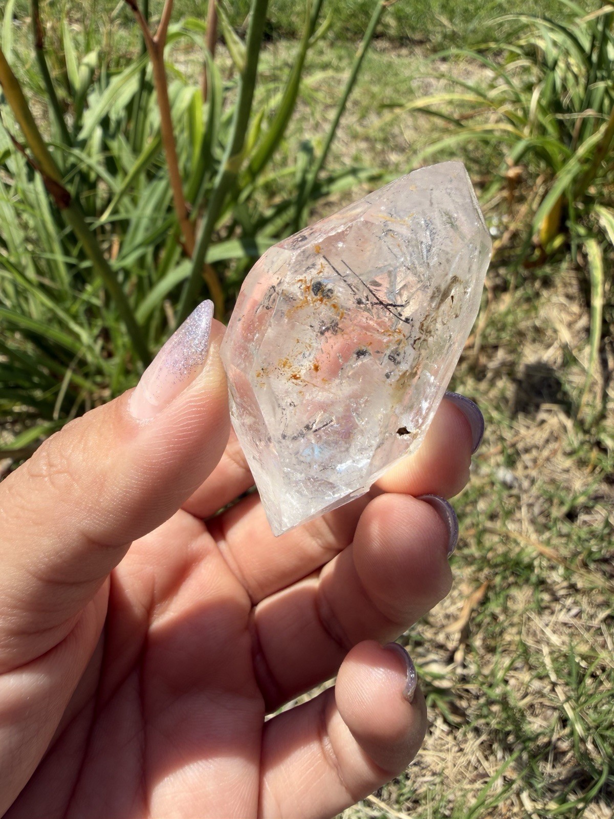 Natural Enhydro Quartz w/ Moving Bubble &/or Carbon/Black Inclusions,A488