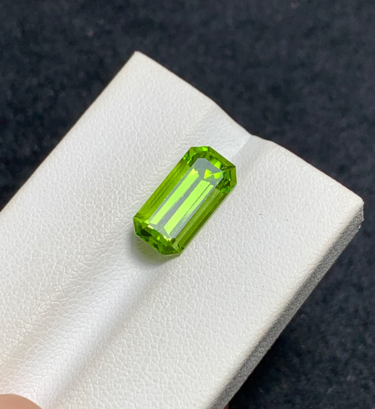 4.65 Cts Natural Faceted Peridot(eye clean) Gemstone from Pakistan.