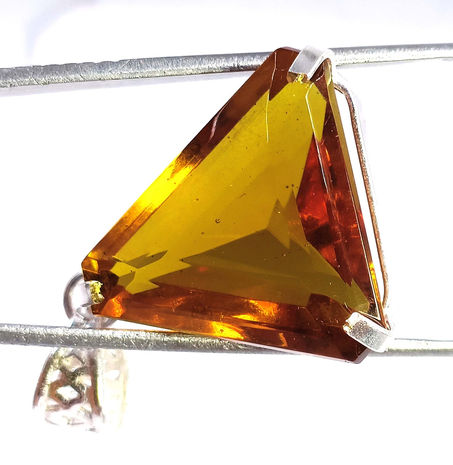 58.65 Ct Natural Alexandrite Trillion Shape Bi-Color 925 Pendant Silver IGL 6MHQ