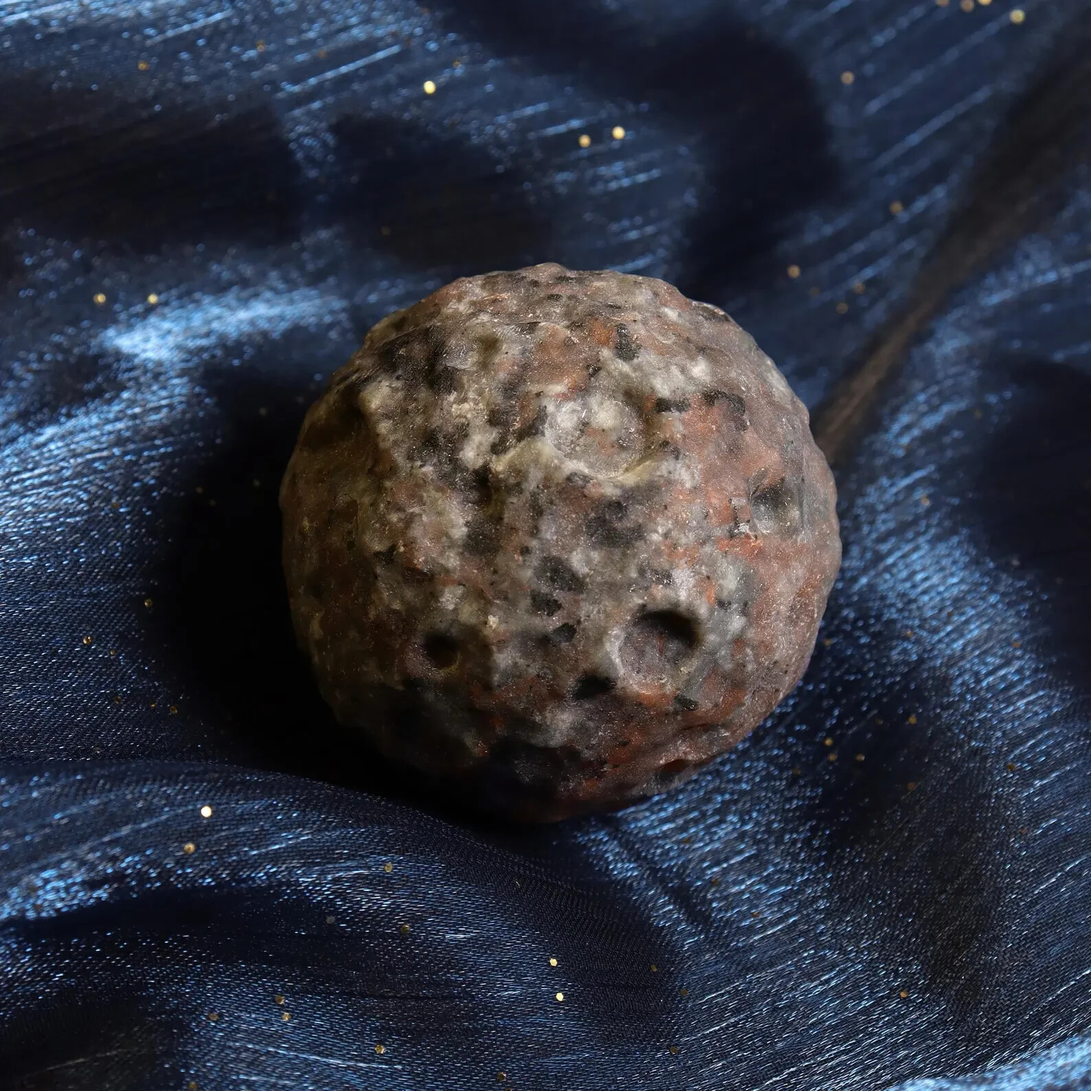 Yooperlite Full moon Emberlite Crystal Sphere Ball Carving UV Glow Sodalite Gift