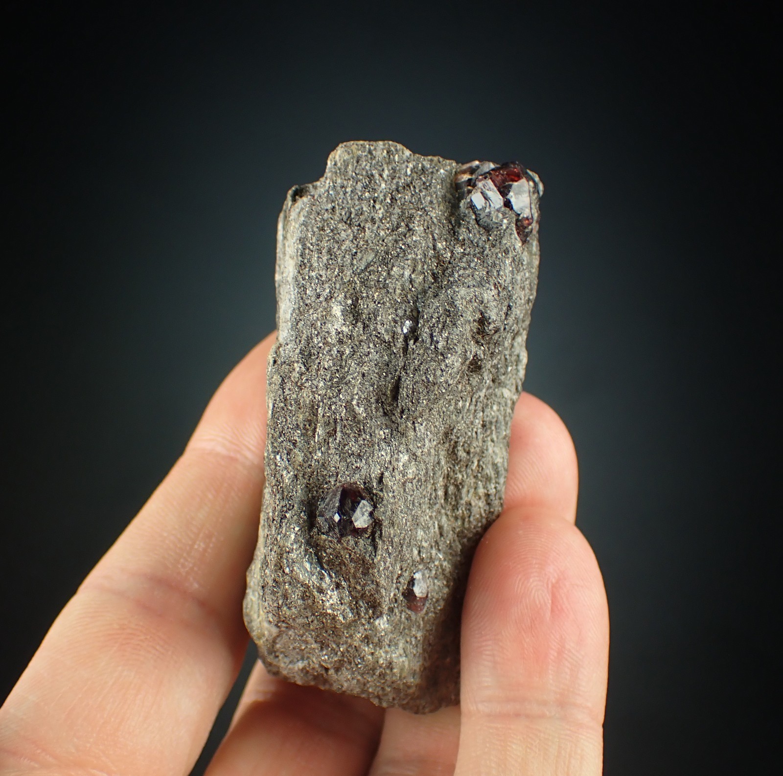 GARNET var ALMANDINE crystals on matrix 6,5 x 4,0 x 3,5 cm Alaska, U.S. 1082N