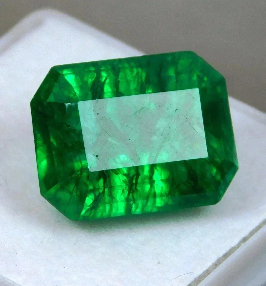 7-9 Carat Emerald Shape Zambia Natural Eye Clean Green Emerald Gemstone.