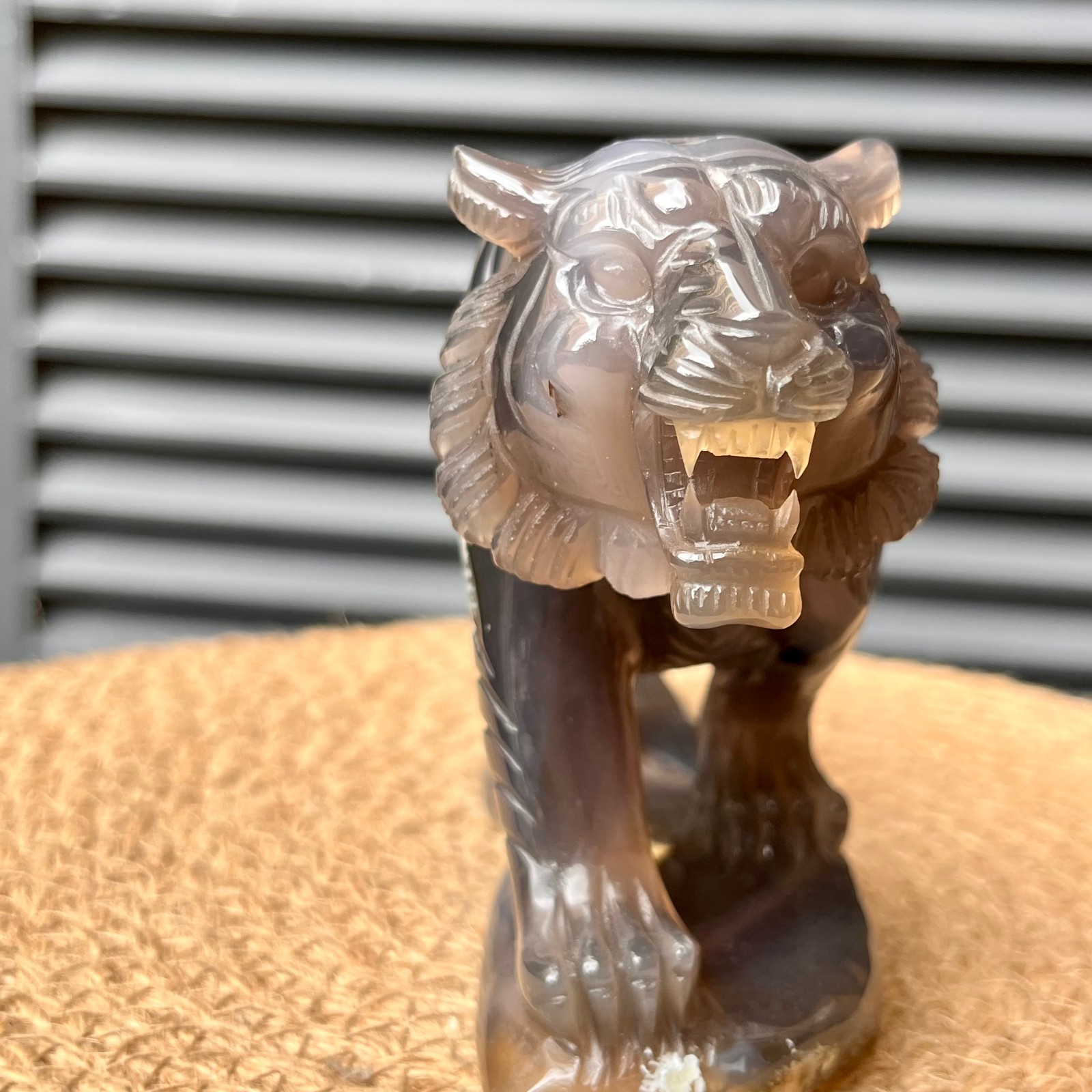 Natural Crystal Tiger Figurine Agate Traditional Stone Art Decor 860 g