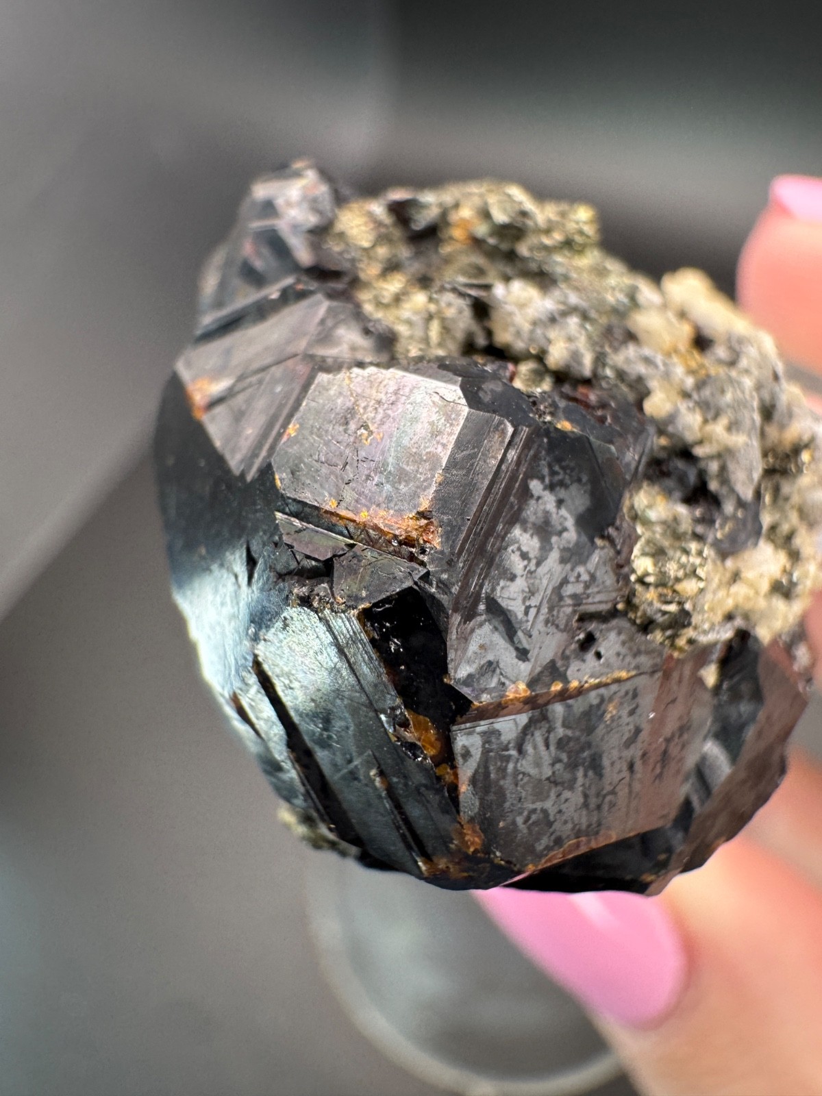 6821 Sphalerite Crystals with Bright UV Fluorescence Santa Eulalia, MX 34g