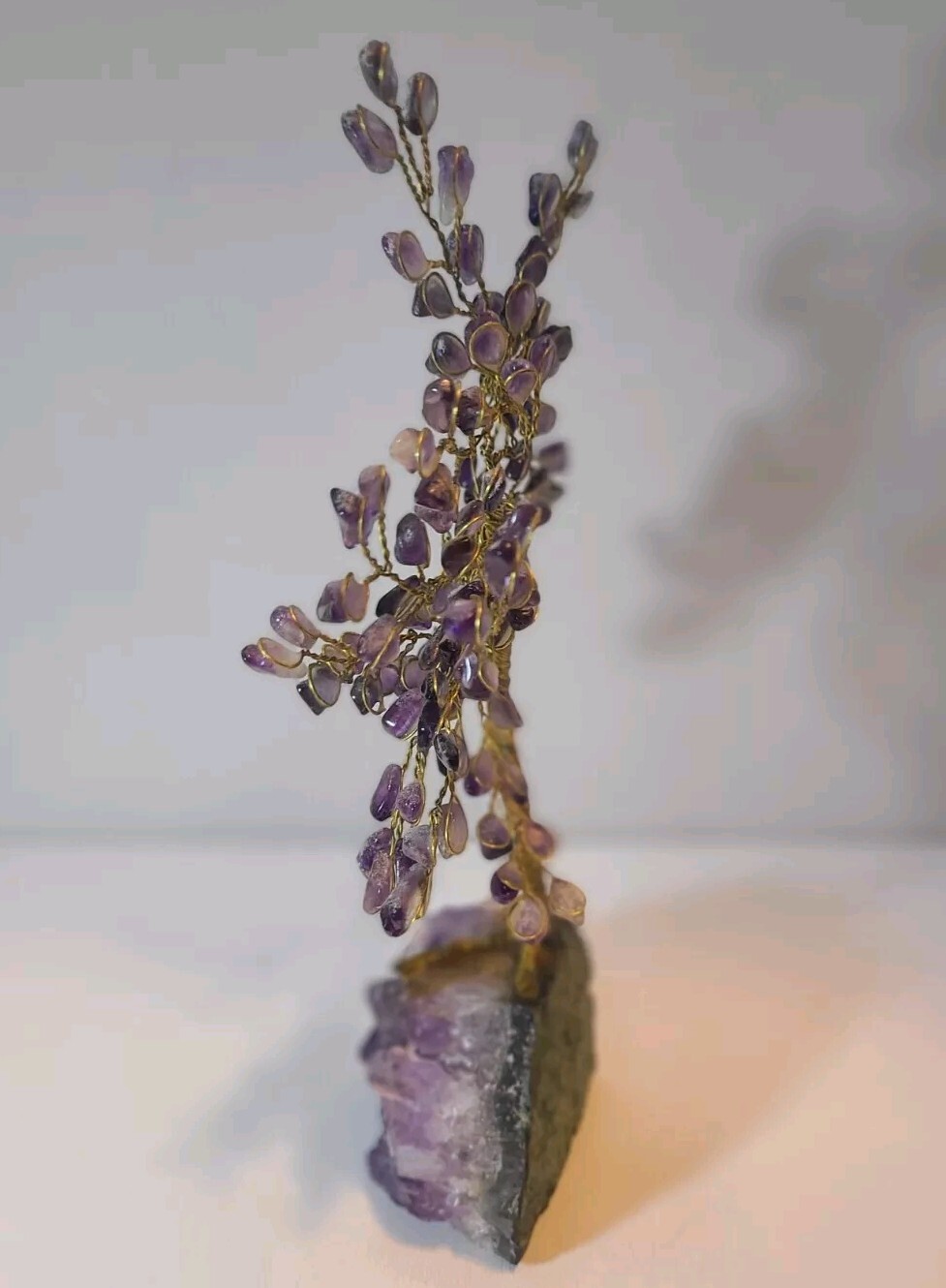 VTG 70s Amethyst Tumbled Crystal Leaves and Gem Base Brass Wire Art 10″