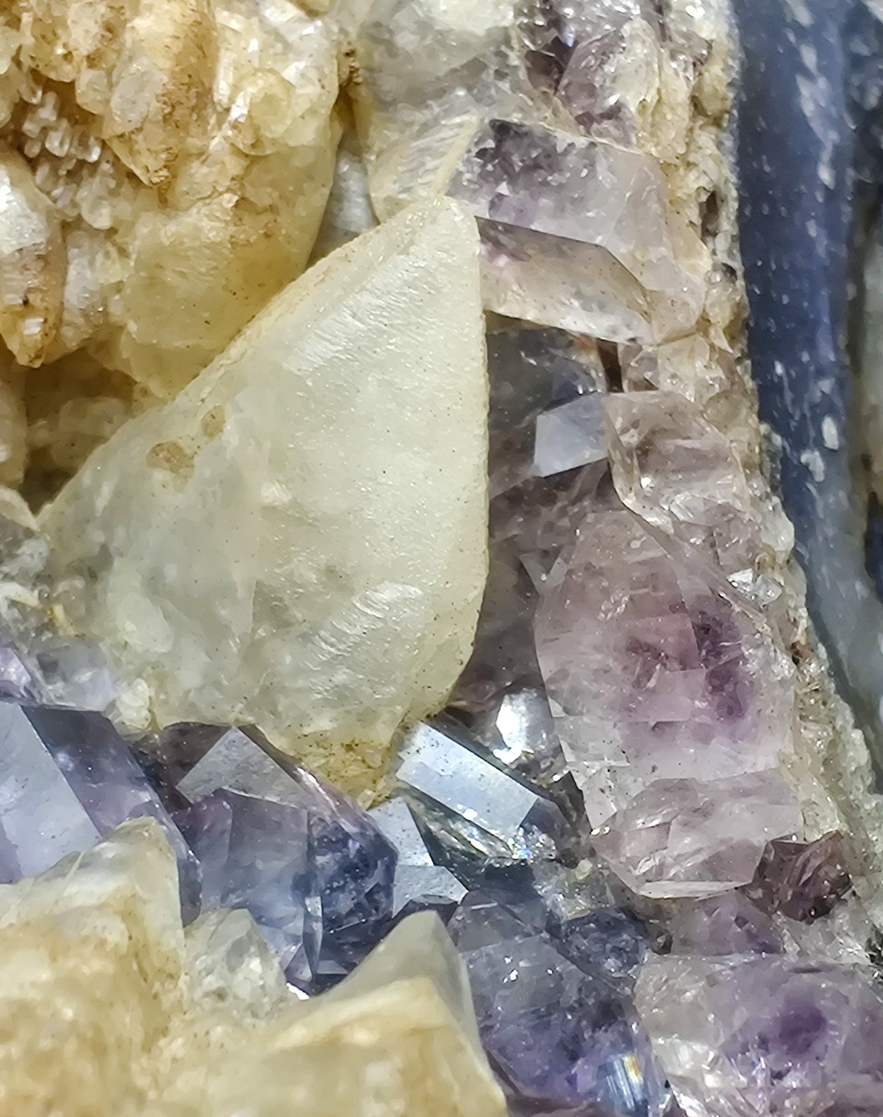Excellent Amethyst and Calcite crystal Agate Geode, Fluorescent. 312 grams.
