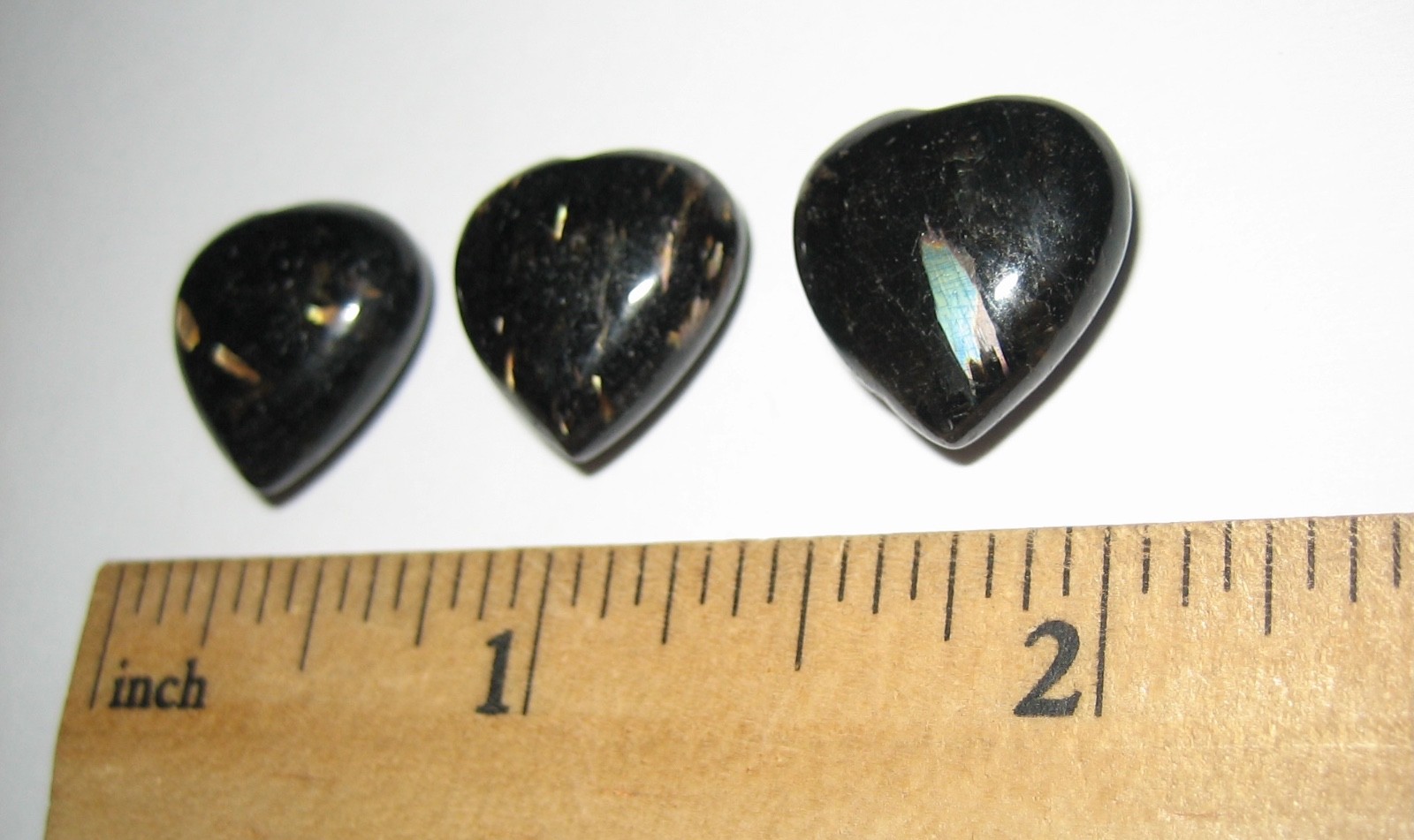 3pc 15mm RARE POLISHED NATURAL AUTHENTIC NUUMMITE STONE HEARTS FROM GREENLAND *3