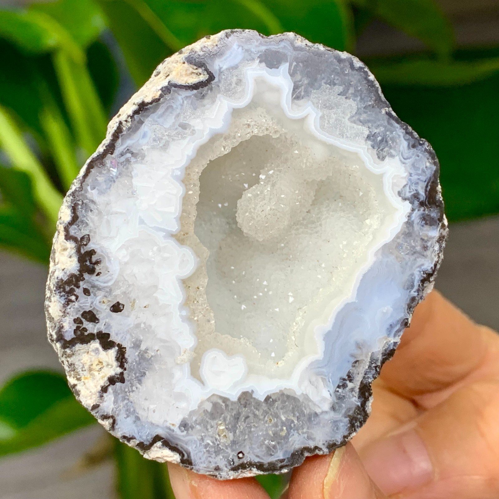 126G Natural agate geode quartz crystal rough sample spiritual energy repairA419