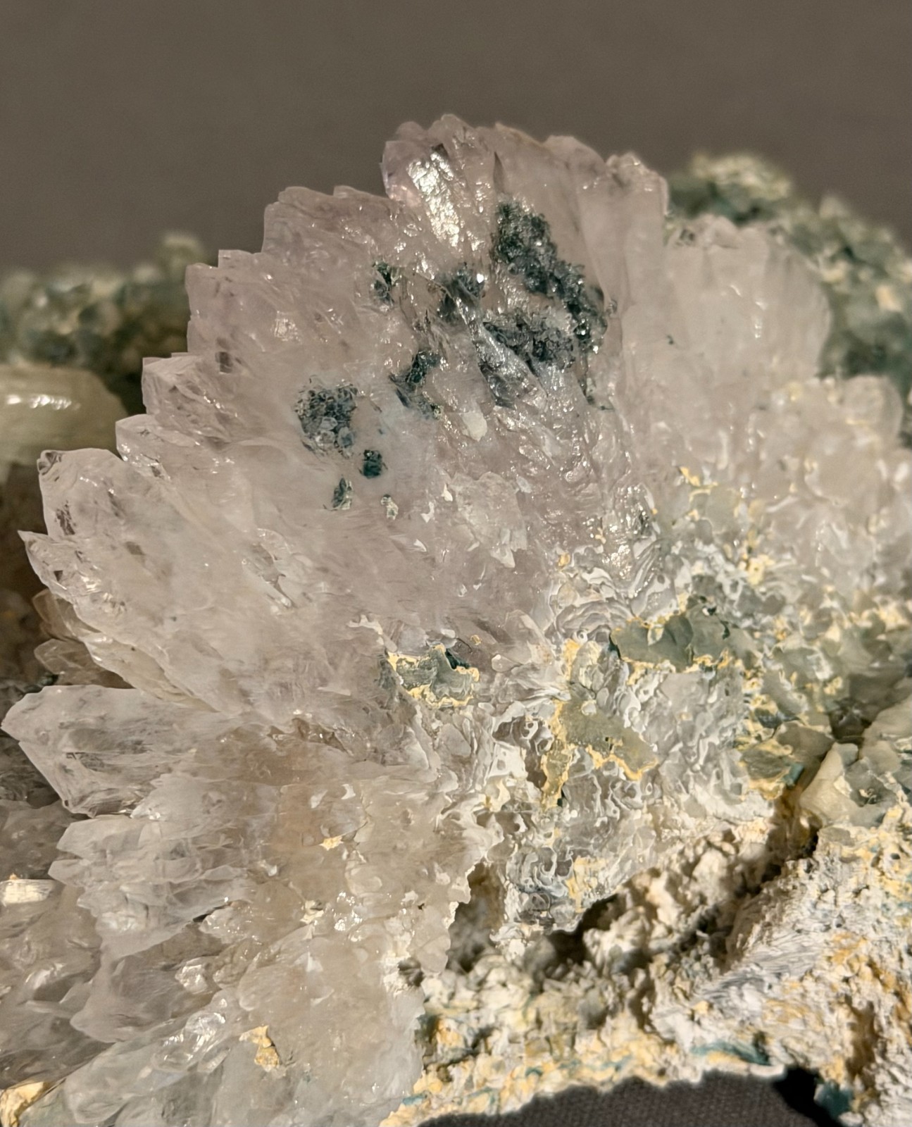 Amethyst Flower Plate – Green Matrix – Strong UV Reaction – Clam Shell -Brazil