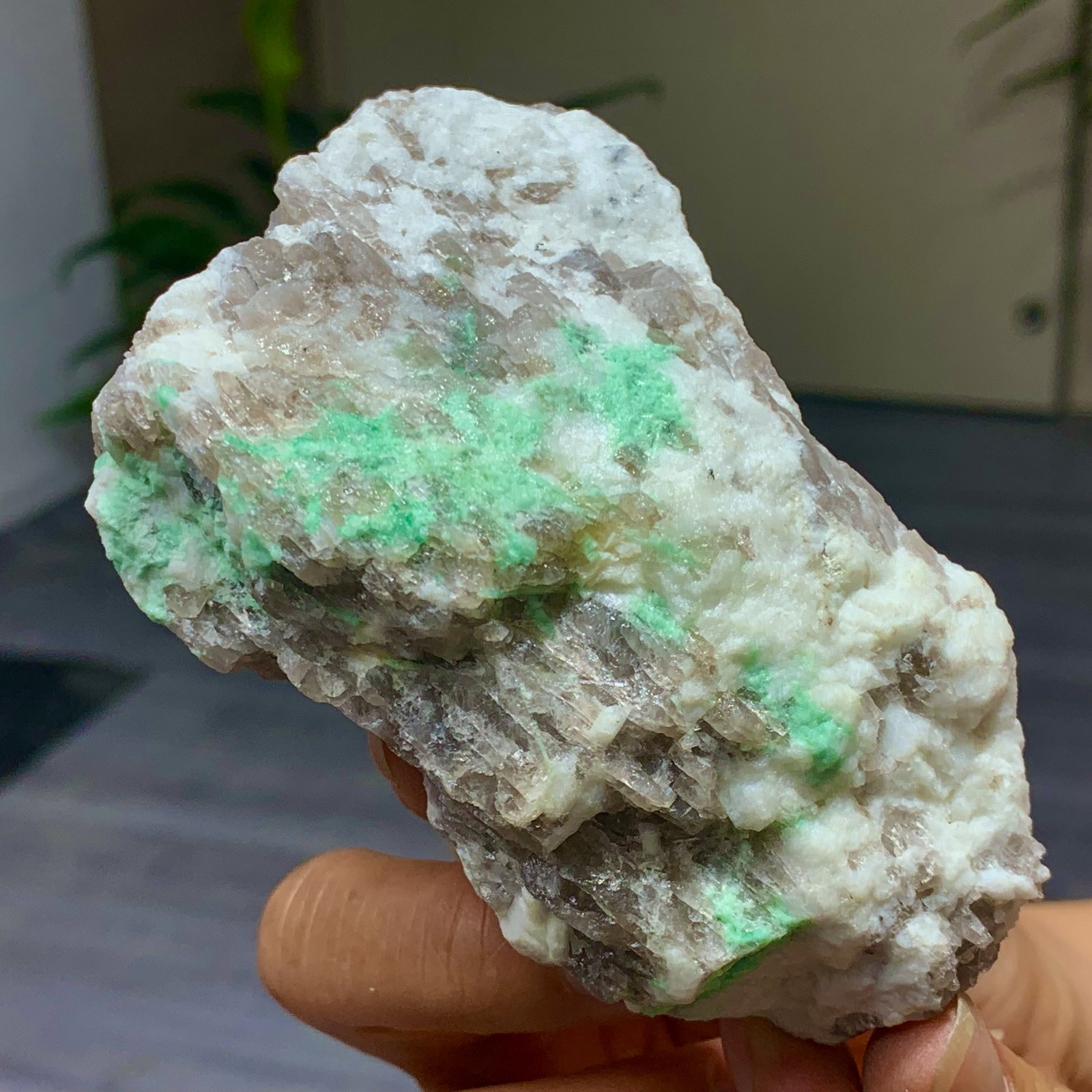 234G Natural Rare Emerald Gemstone Crystal Mineral Specimen /China