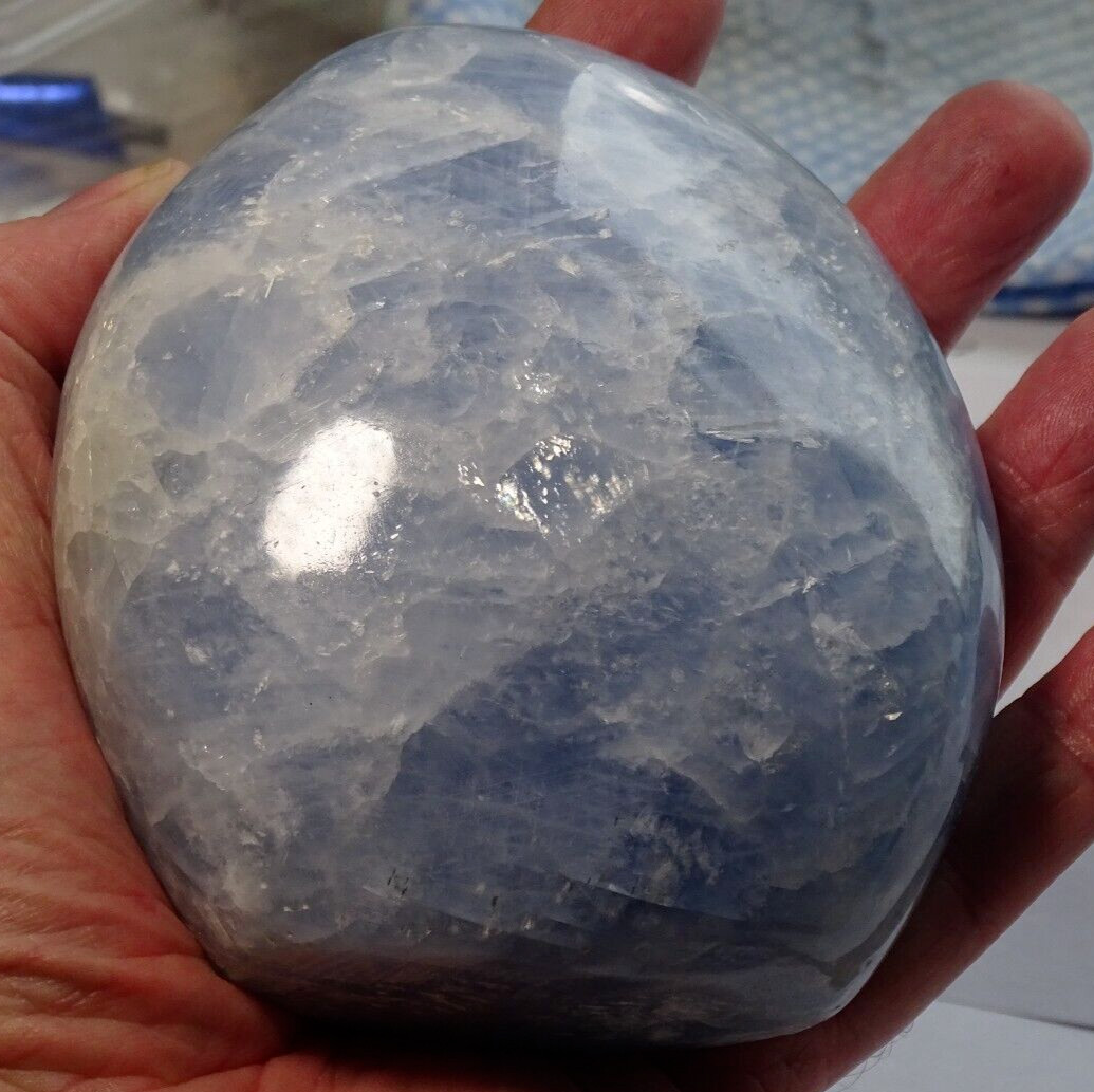 BEAUTFUL LARGE BLUE CALCITE OBELISK 10.4 x 9.5 x 5.1 cms 845 gms – meditation