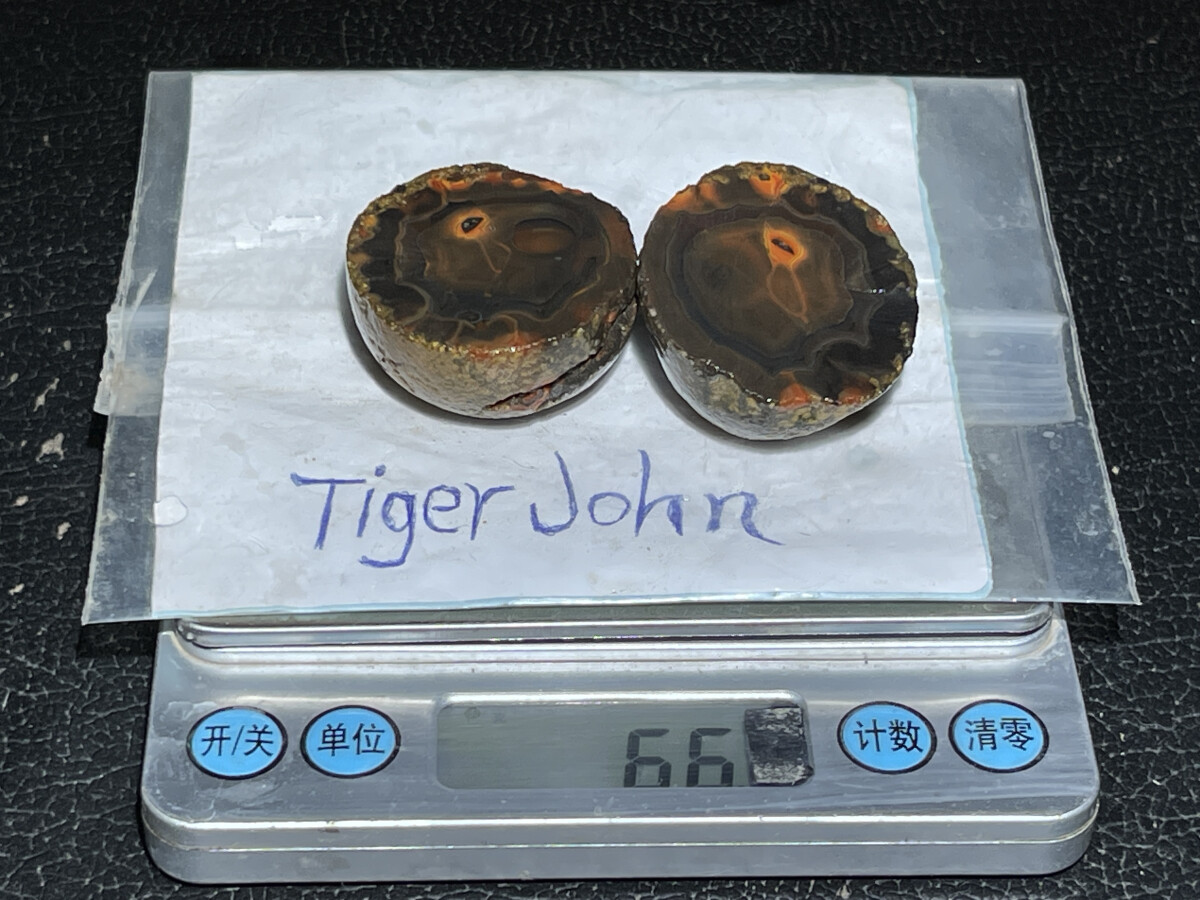 1Pair China Agate Hebei xuanhua natural Crystal Geodes collectible 66g D174