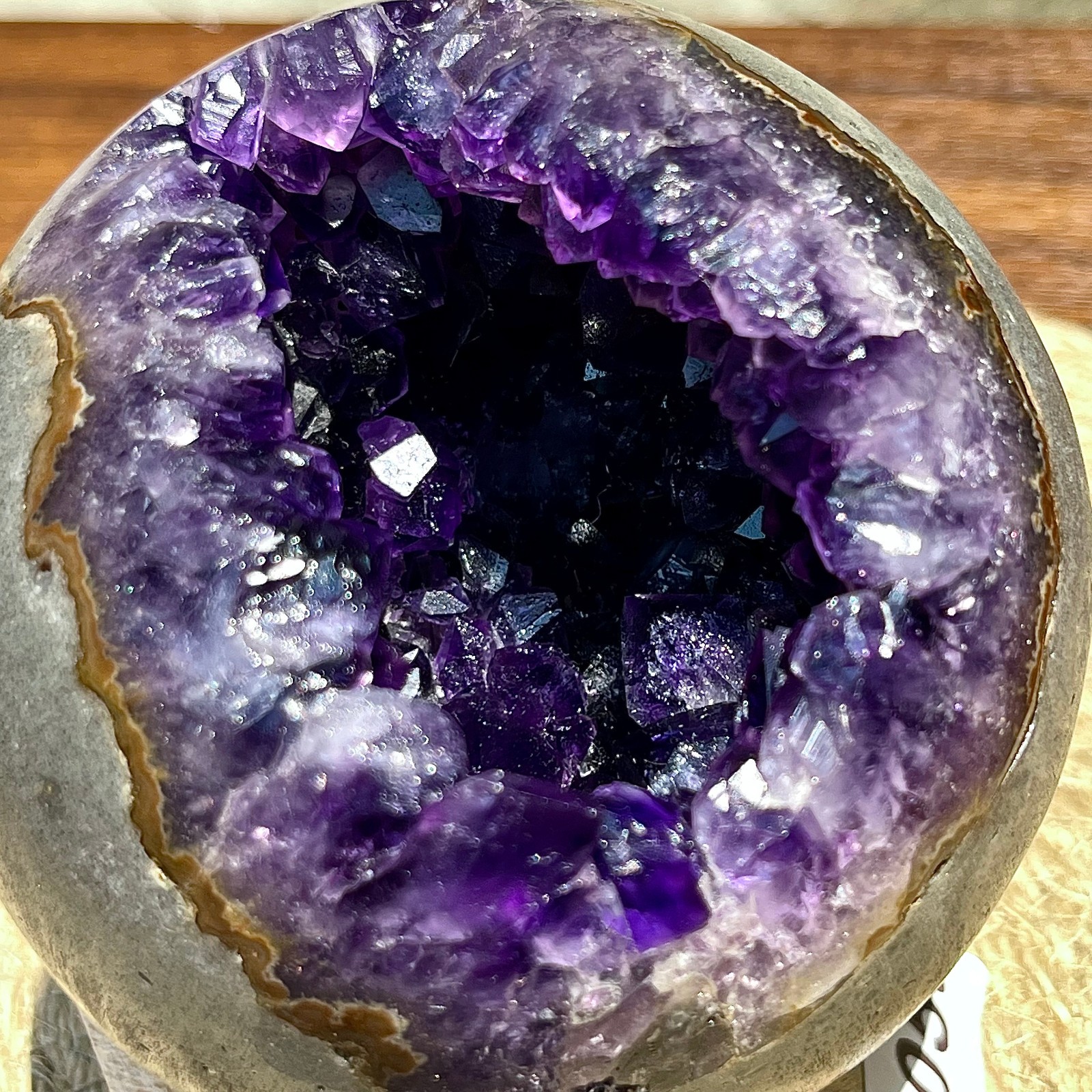 925 g Amethyst Geode with Open Smile Design Crystal Cluster for Feng Shui Gift