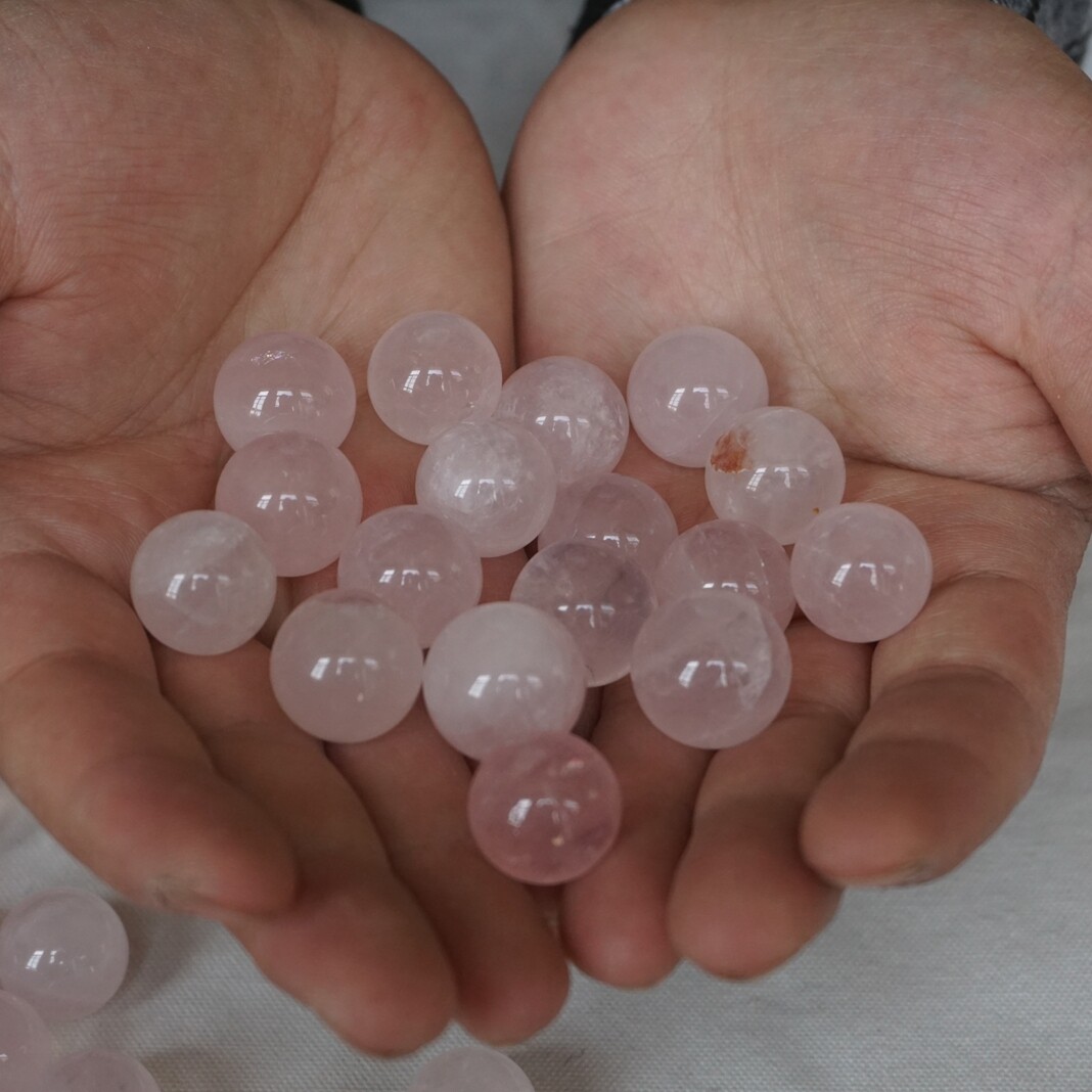 2.2LB 128Pcs Natural Small Pink Rose Quartz Crystal Sphere Ball Healing 14-18mm
