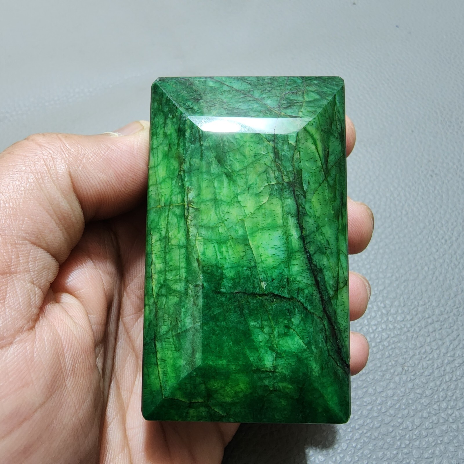 1499 Crt Terrific Large Size Green Brazilian Emerald Loose Gemstone For Jewelry