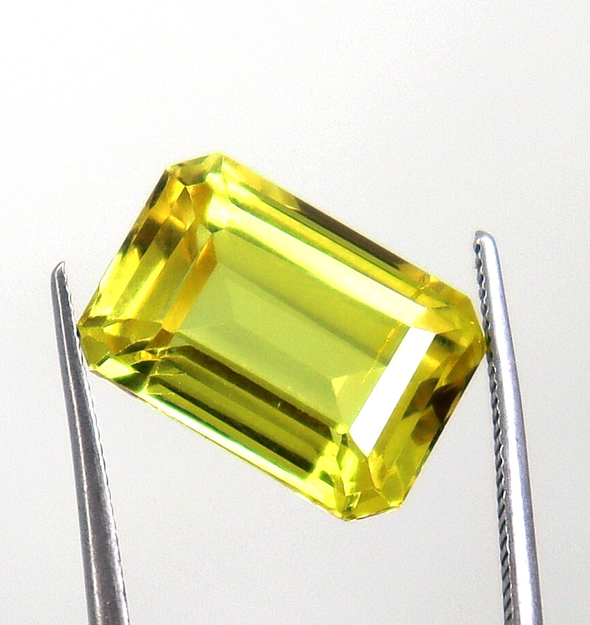 AAA+ 10.35 Ct Yellow Sapphire Gemstone GGI Certified Loose Gemstone Emerald Cut
