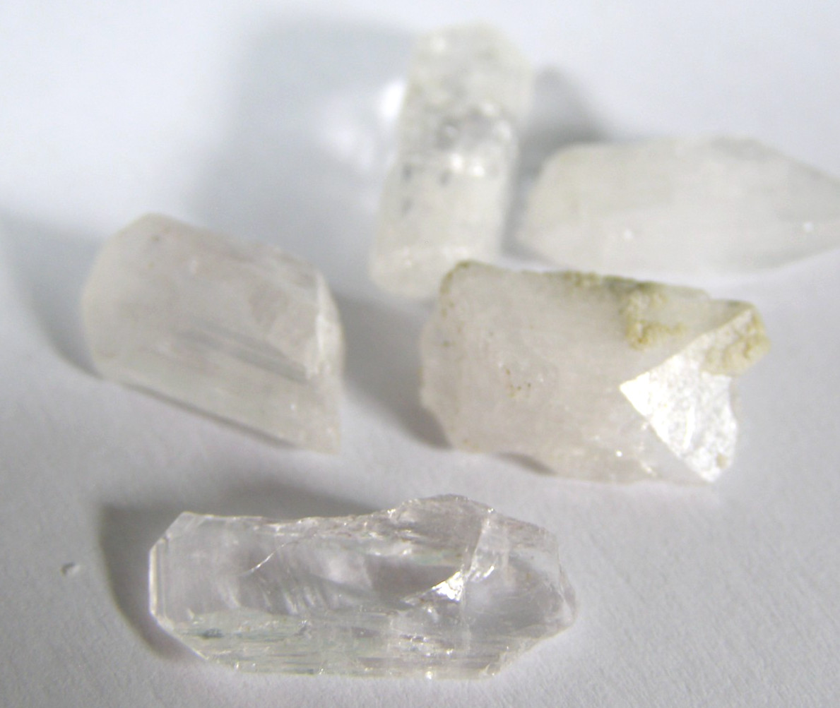5 SMALL NATURAL DANBURITE CRYSTAL PIECES 1.6 to 1.8 cm 6.05 gm – #C