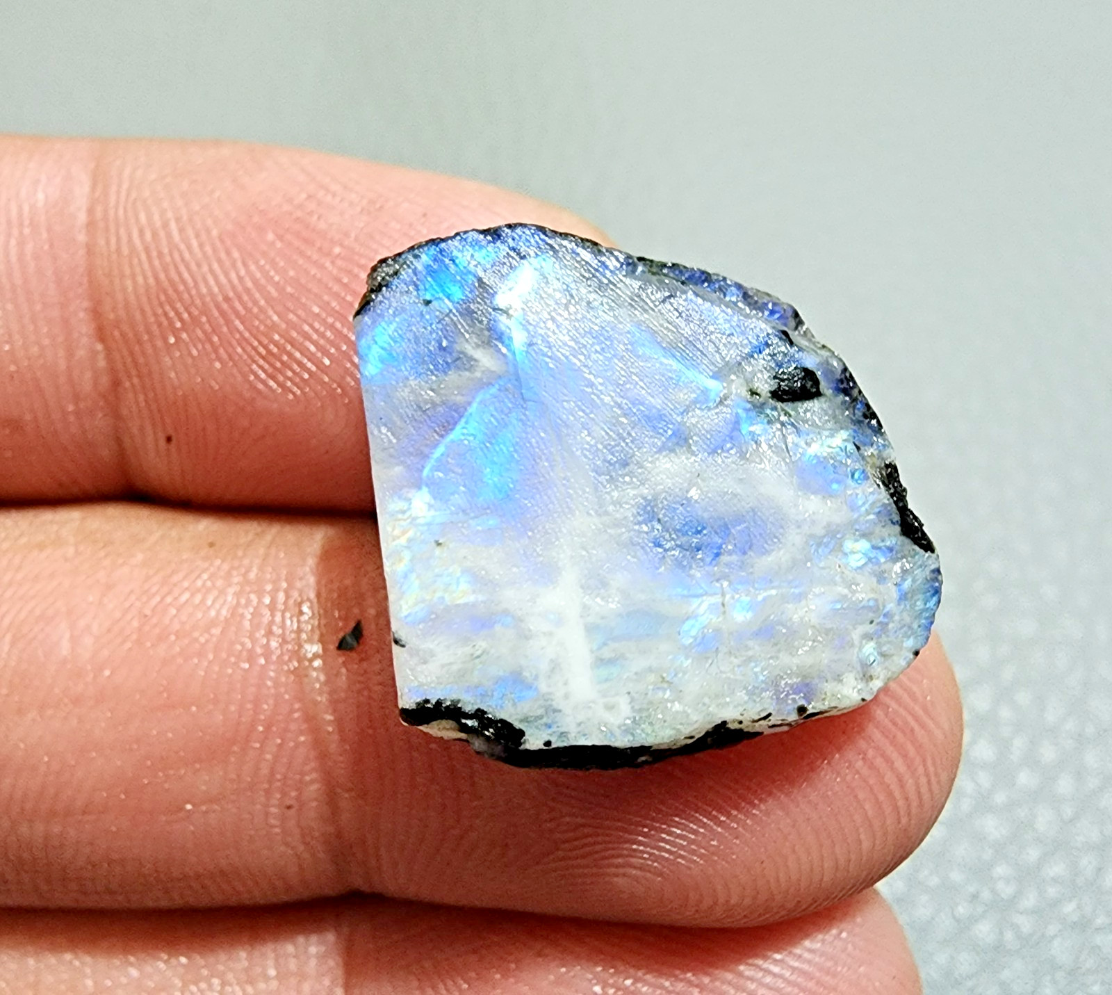 33 Crt Ultimate White Rainbow Blue Fire Moonstone Rough Loose Gemstone Jewelry