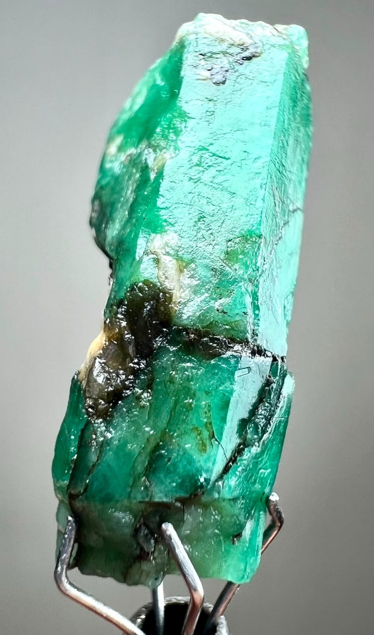 10CT, Natural Top Green Emerald Long Crystal From Panjshir Afghanistan