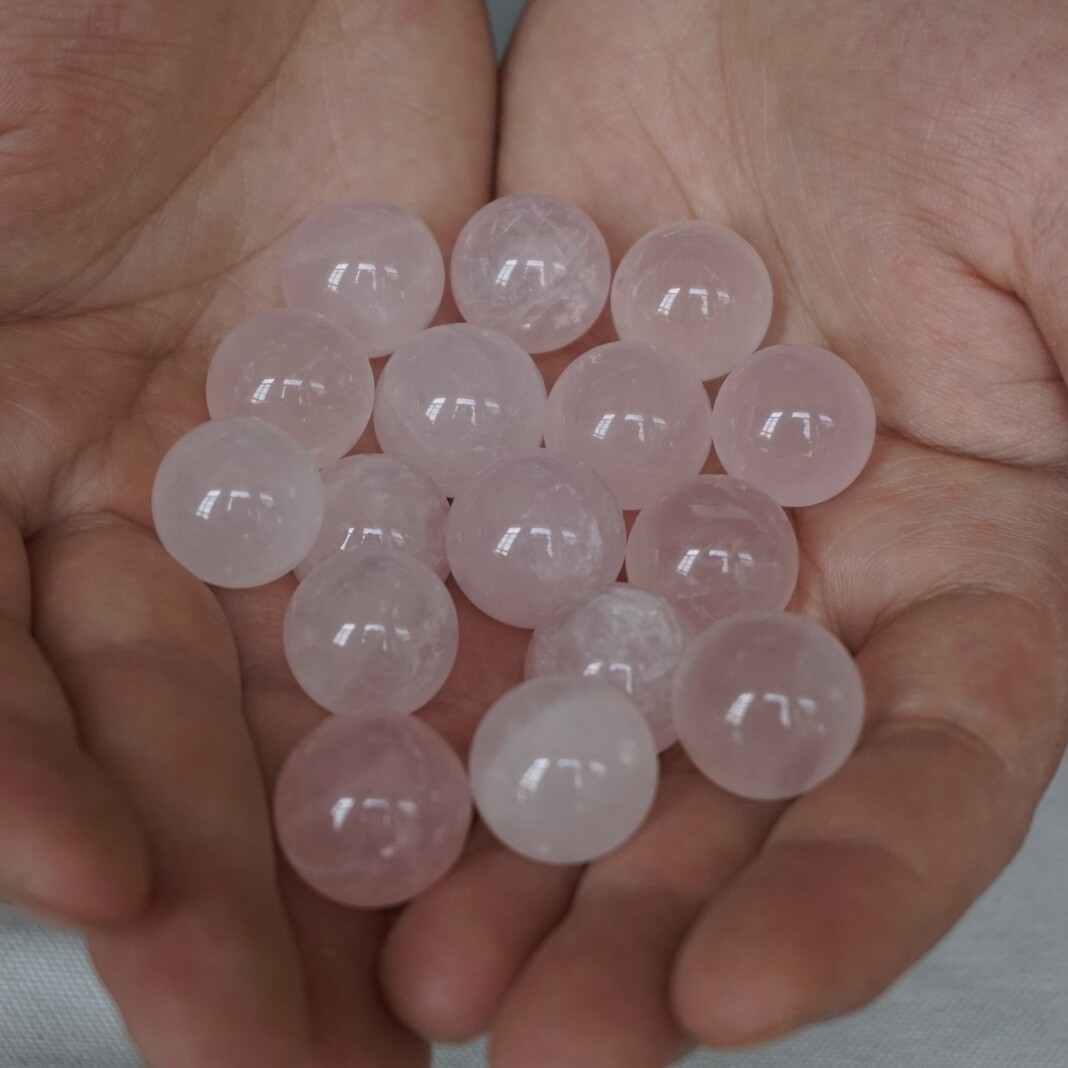2.2LB 128Pcs Natural Small Pink Rose Quartz Crystal Sphere Ball Healing 14-18mm