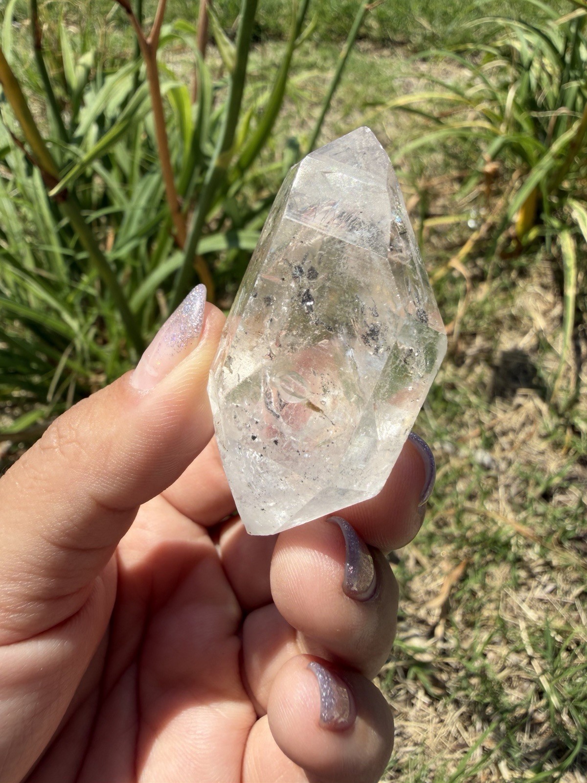 Natural Enhydro Quartz w/ Moving Bubble &/or Carbon/Black Inclusions,A488