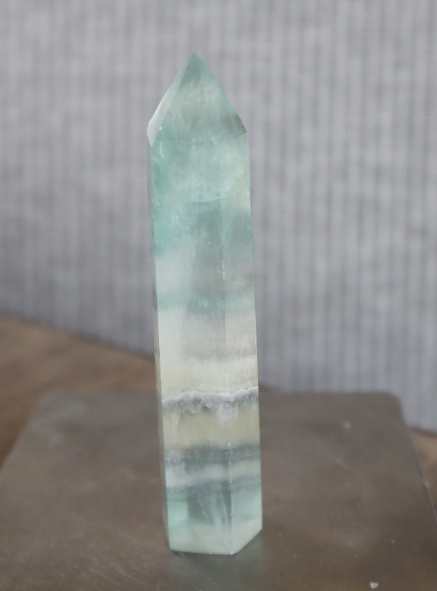 FLUORITE POINT 3.86 INCHES TALL/ 78.4 GRAMS