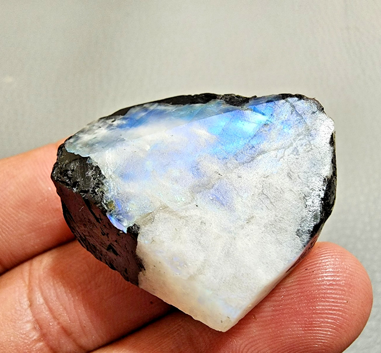 100% Natural White Rainbow Moonstone Rough 154 Crt Loose Gemstone Jewelry Making
