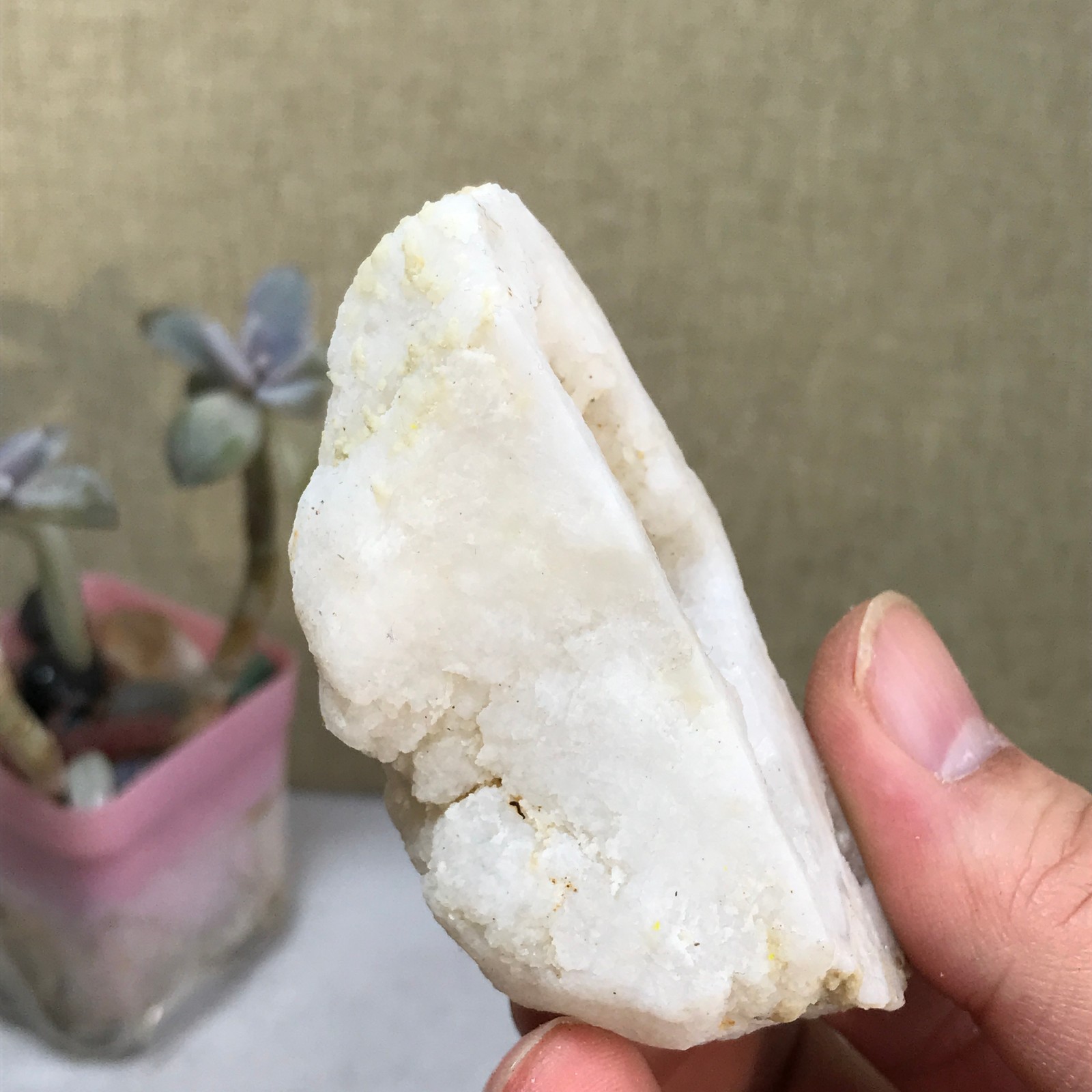 76g Natural white Agate Cave rough original Crystal specimens 75-35-30mm A2394