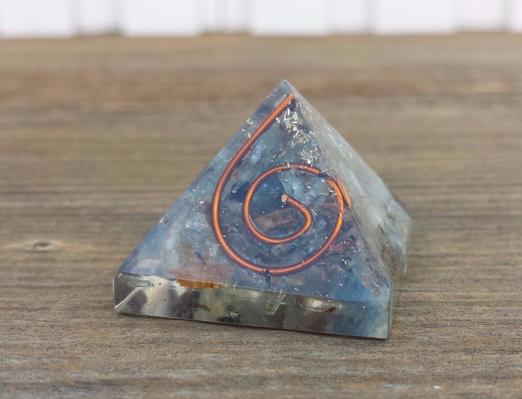 SMALL (25-30mm) KYANITE COIL ORGONE GEMSTONE PYRAMID ORGONITE